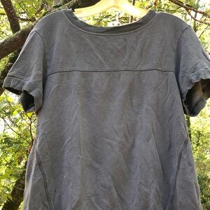 Secret Treasures Gray Short Sleeve Tee